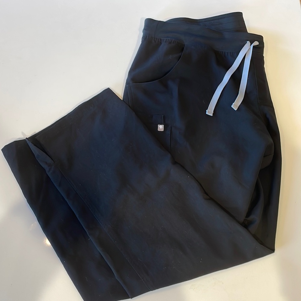 Figs Kade black scrub pants
